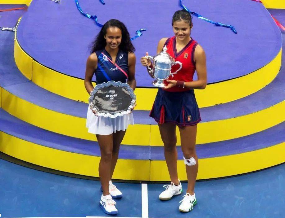 使她面对伯 使她面对伯