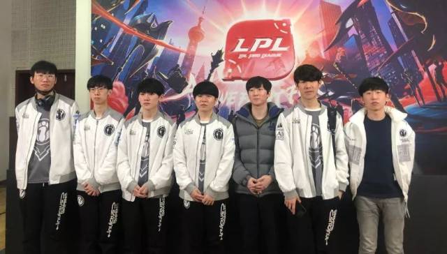 反超比分的 反超比分的